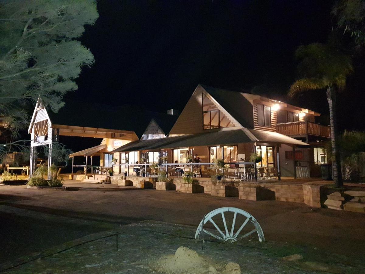 Great Western Motel Norseman Exterior photo